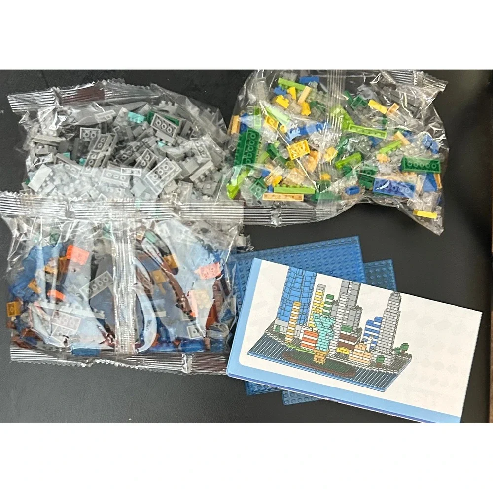 Statue of Liberty New York City Mini Blocks 975 Pcs NYC Skyline Building Set